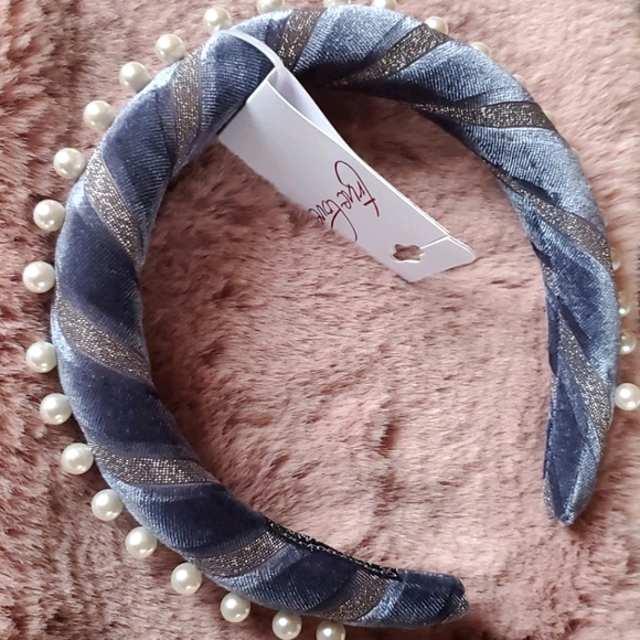 TRUE LOVE Handmade Velvet with Pearls Headband - Picture 2 of 5